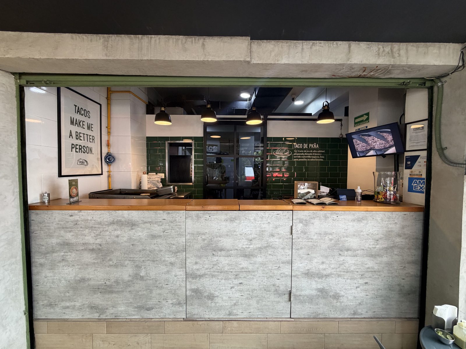 La barra de PKÑA por dentro