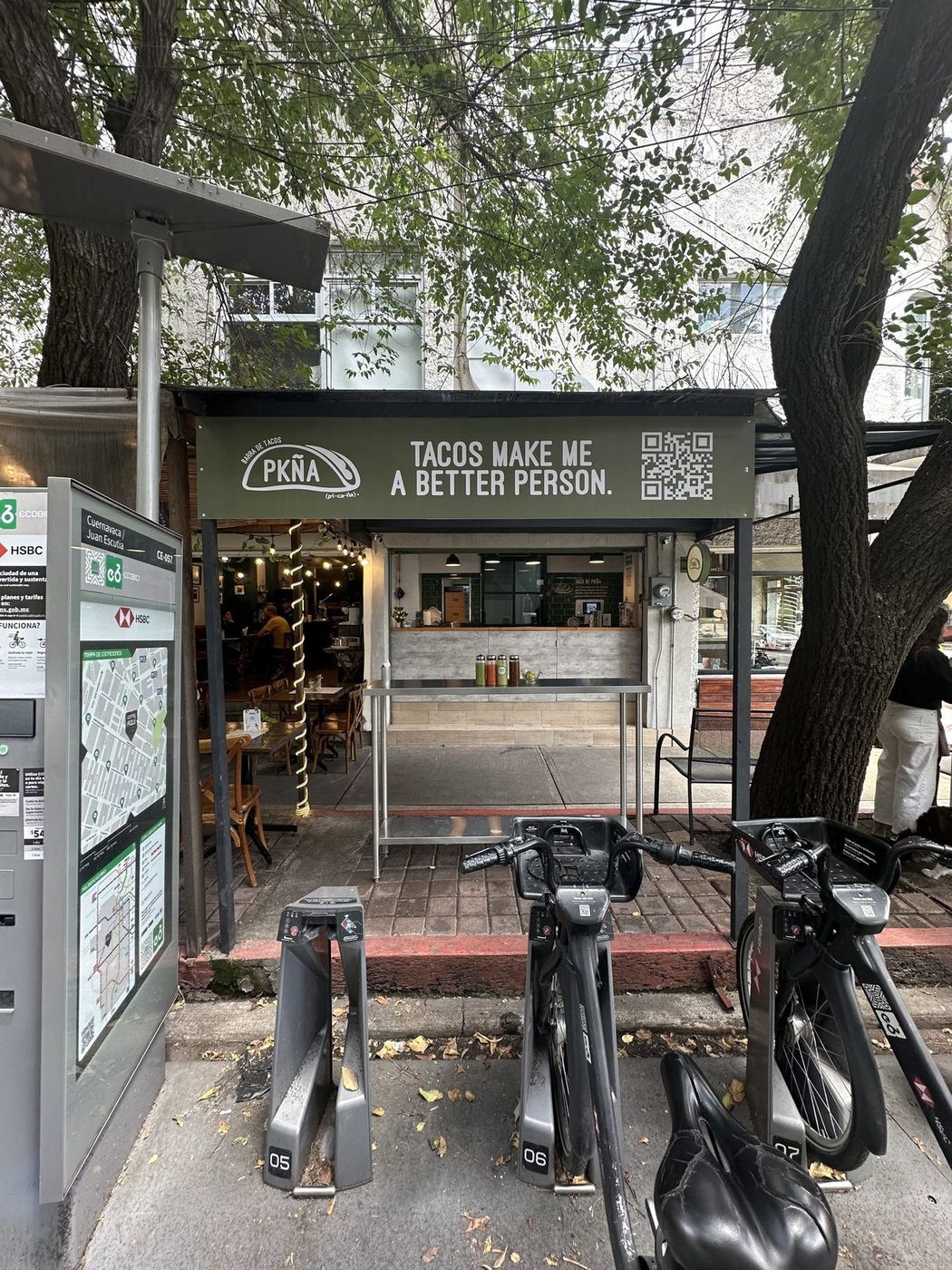 Fachada de PKÑA en la Condesa